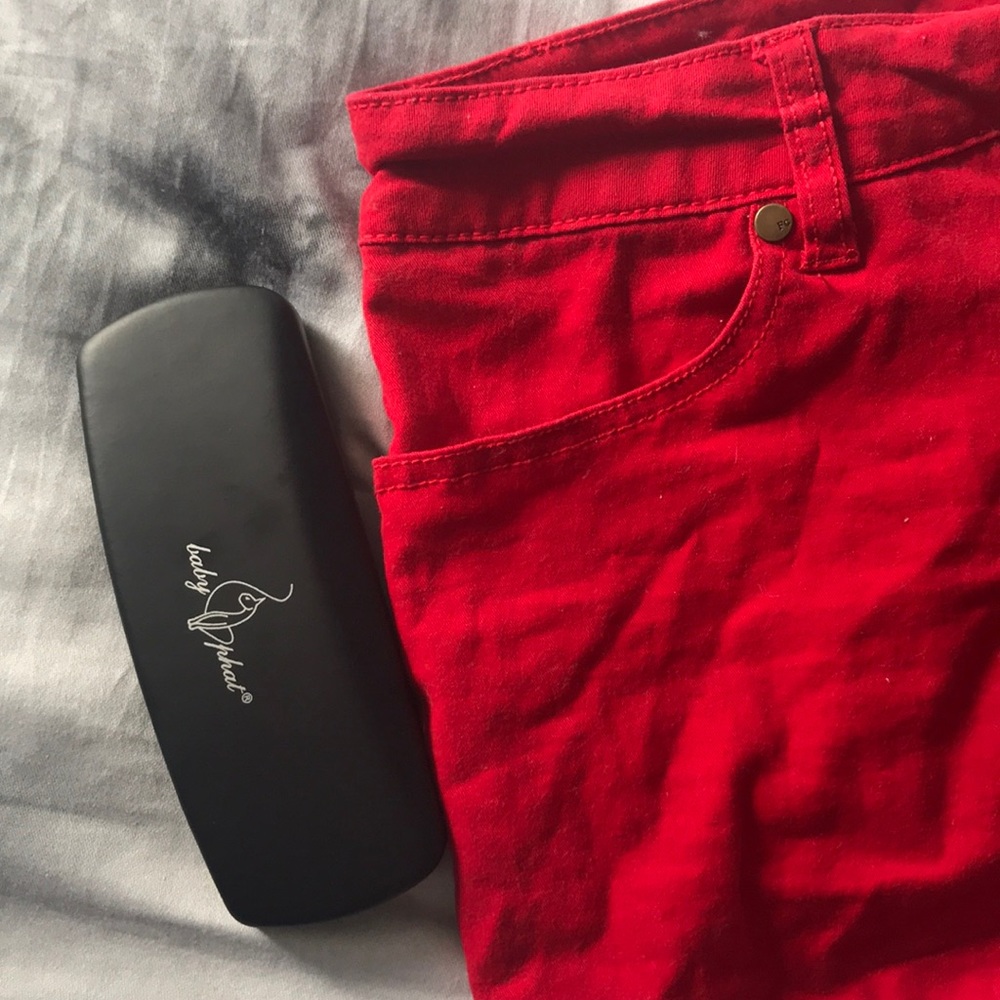Red shorts - Picture 3 of 5